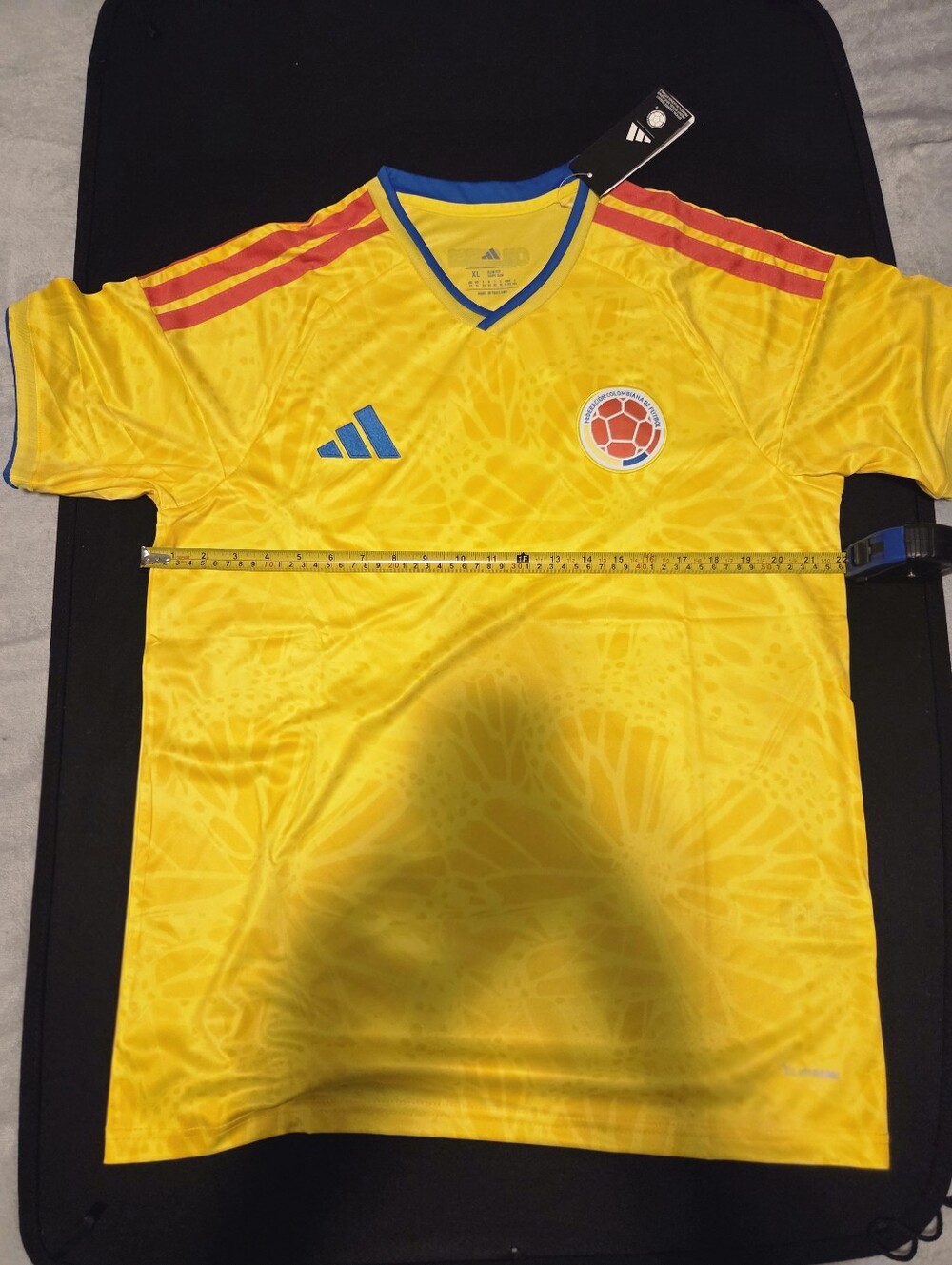XL COLOMBIA adidas  NATIONAL TEAM Yellow Soccer Jersey with Blue and Red Accents